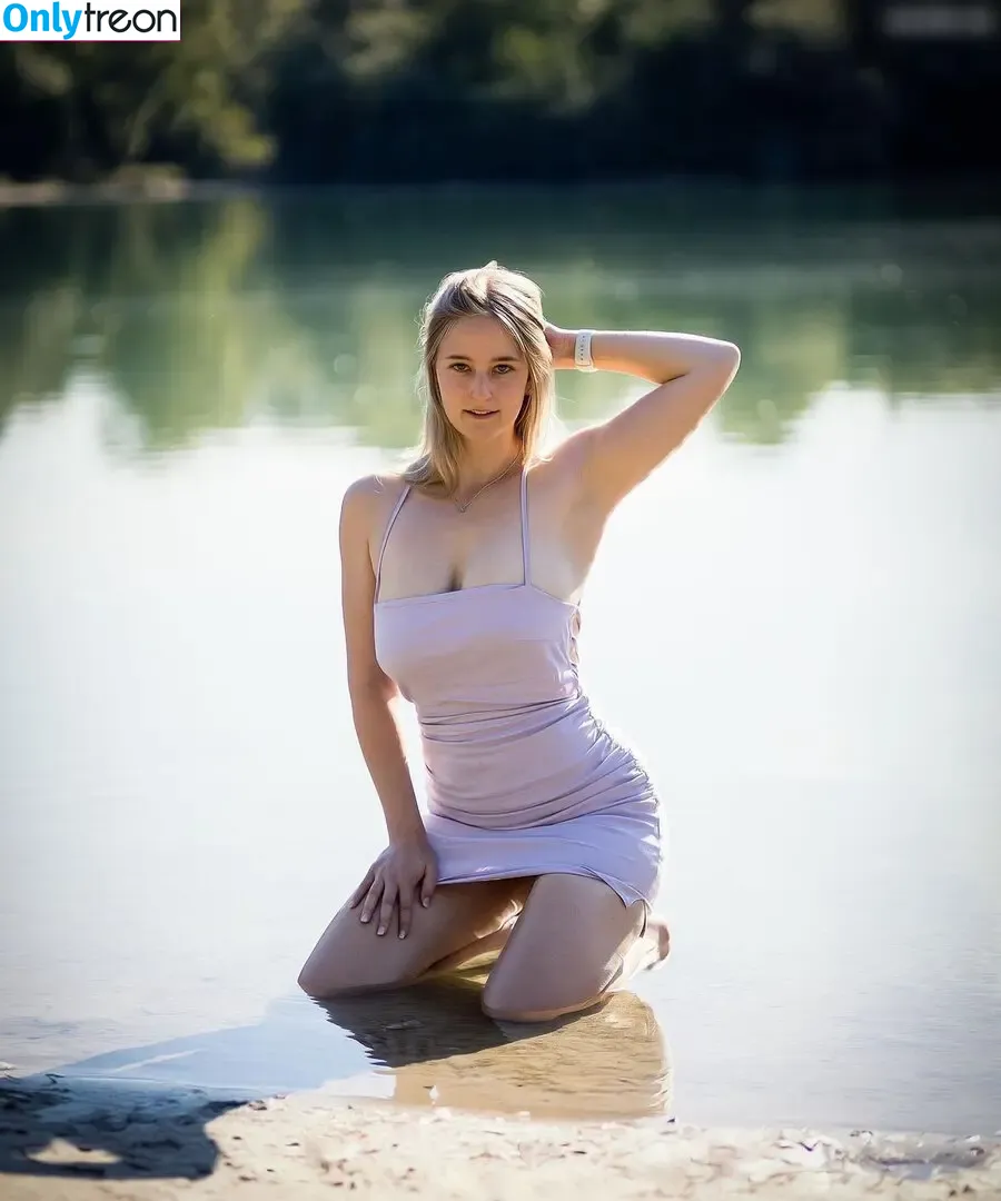 Carthi nude photo #0001 (car.t.h.i)