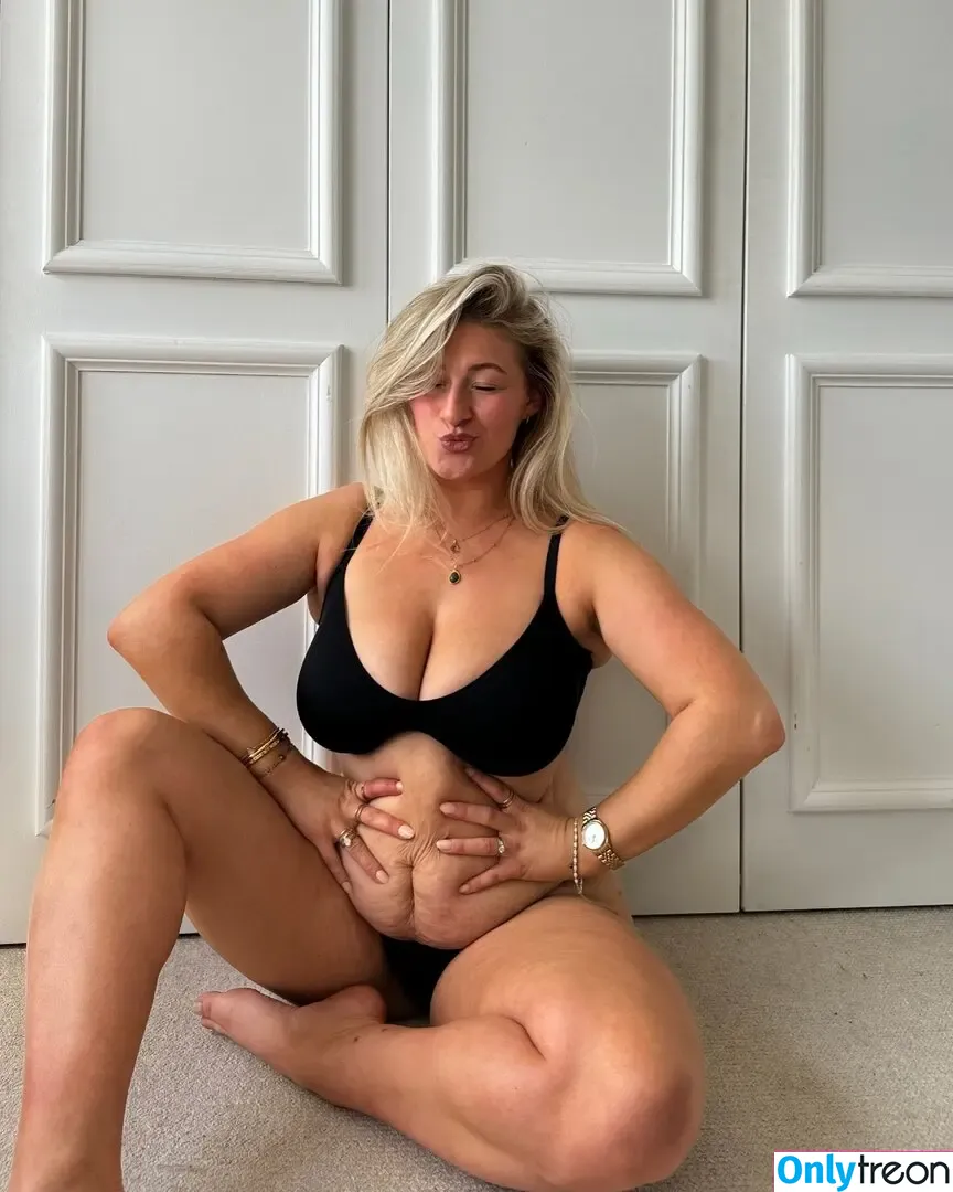 Carys Whittaker nude photo #0270 (busybeecarys / carys.whittaker / karlawhittake14)