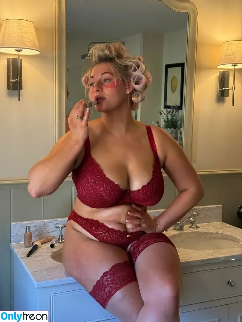 Carys Whittaker nude photo #0316 (busybeecarys / carys.whittaker / karlawhittake14)