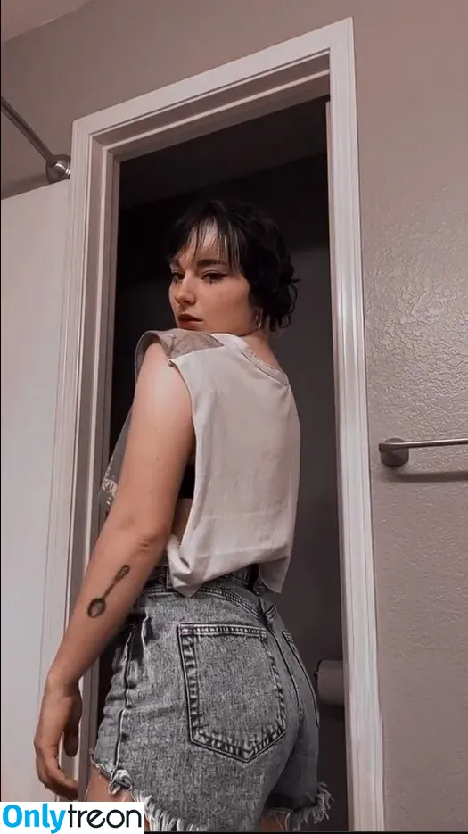 Casey Lee Williams nude photo #0004 (caseyleewilliams / ladykatvonroyen)
