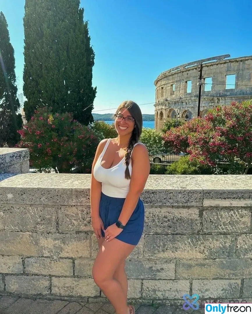 Cassandra Graffious голая photo #0026 (cassgraffious / cfit.93 / queenteach93)