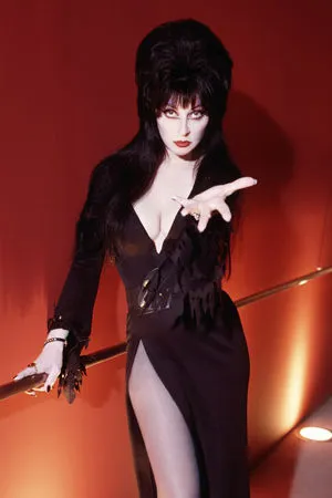 Cassandra Peterson / Elvira / therealelvira фото голая #0012