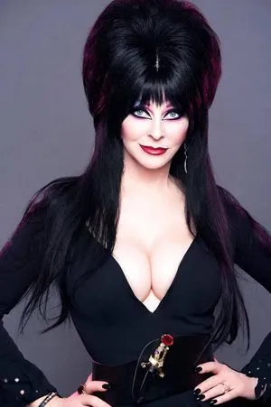 Cassandra Peterson / Elvira / therealelvira фото голая #0074