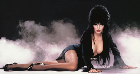 Cassandra Peterson / Elvira / therealelvira фото голая #0076