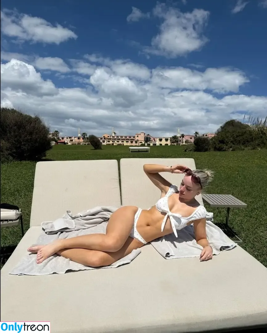 Cassie Rose nude photo #0011 (Cassierose21 / cassie_rxx / cassievr)