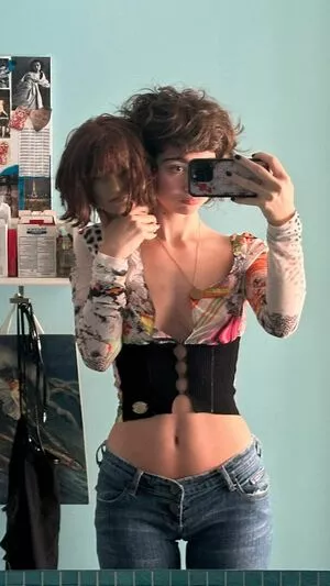 caterpillareyebrow / sylviawakeupp nude photo #0292