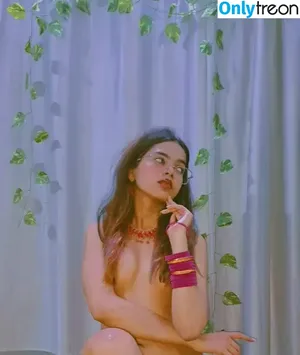 Causturi nude photo #0002