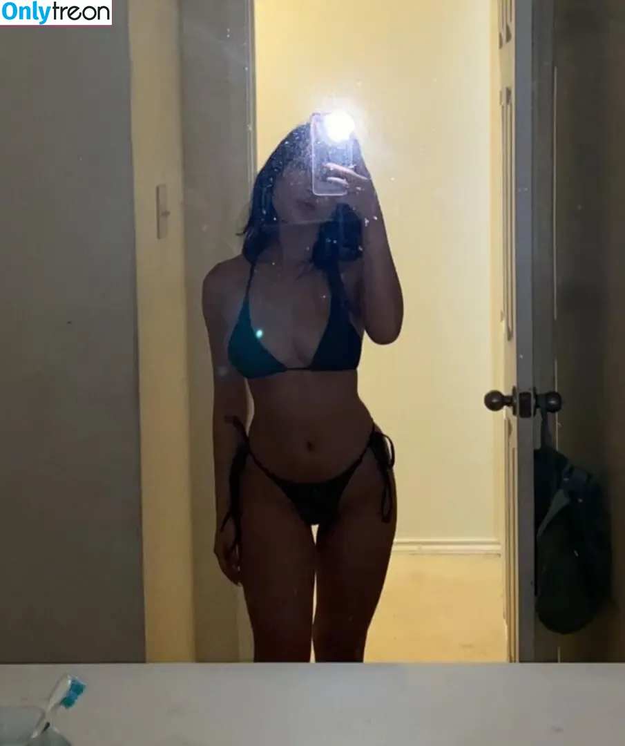 Celia Tran nude photo #0011 (celia.b.tran)
