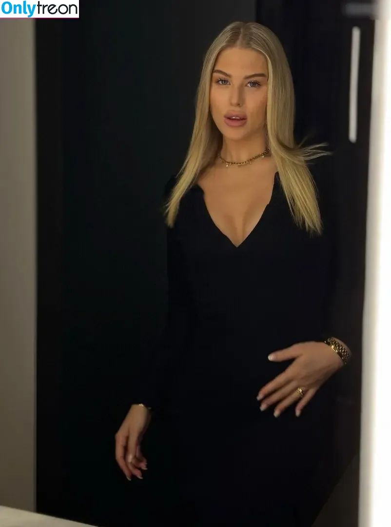 celinashopie nude photo #0012 (Celina.Shopie)