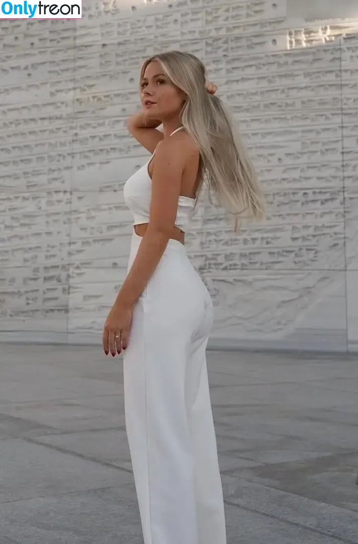 Celine Nadolny nude photo #0012 (celinenl)
