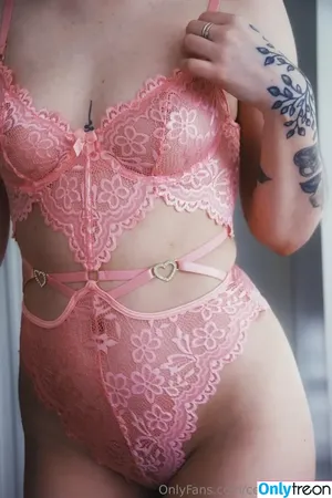celinecorafree / celinefarach nude photo #0010