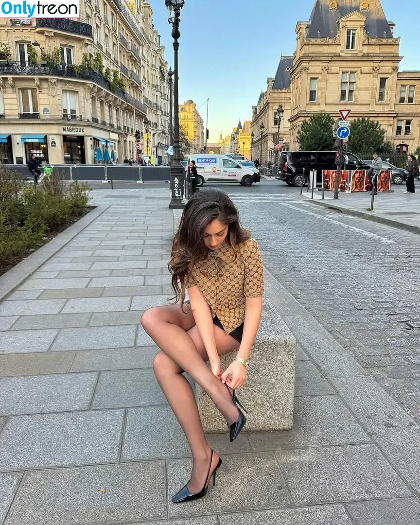 Cemre Baysel голая photo #0032 (cemrebaysel)
