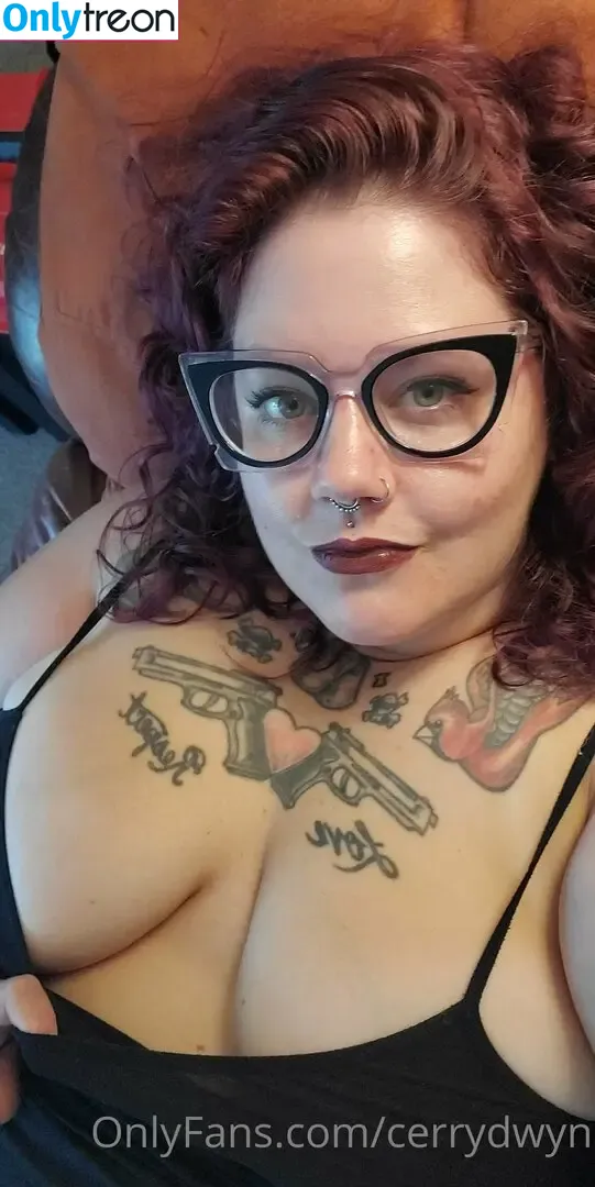 cerrydwyn nude photo #0003 (mom_squared062)