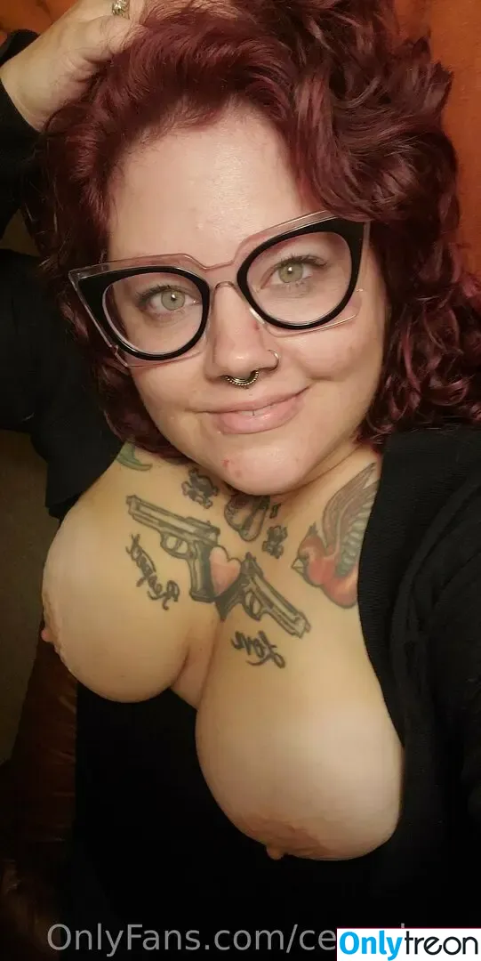 cerrydwyn nude photo #0021 (mom_squared062)