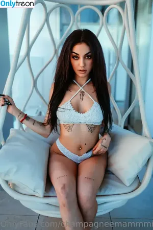 champagneemammmi / champagneemammi nude photo #0018