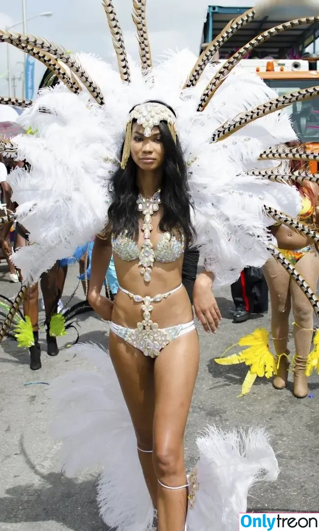 Chanel Iman nude photo #0218 (chaneliman)