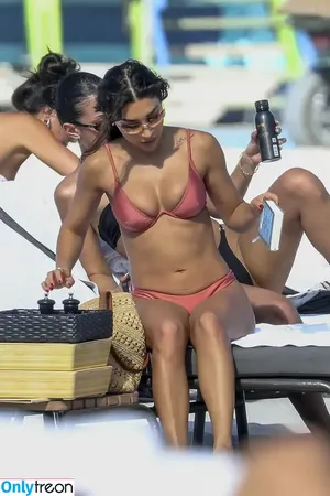 Chantel Jeffries / Ceejay the DJ / ChantelJeffries nude photo #1996