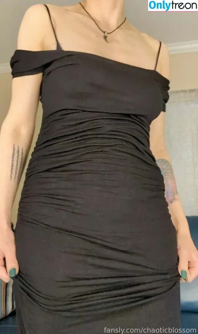 chaoticblossom nude photo #0106 (chaoticblossom8)