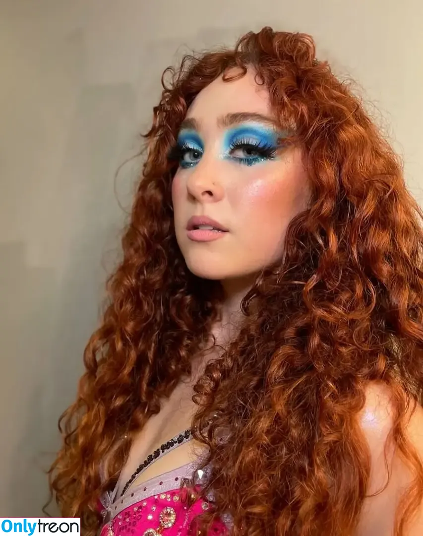 Chappell Roan nude photo #0611 (chappellroan / rosybeetles)