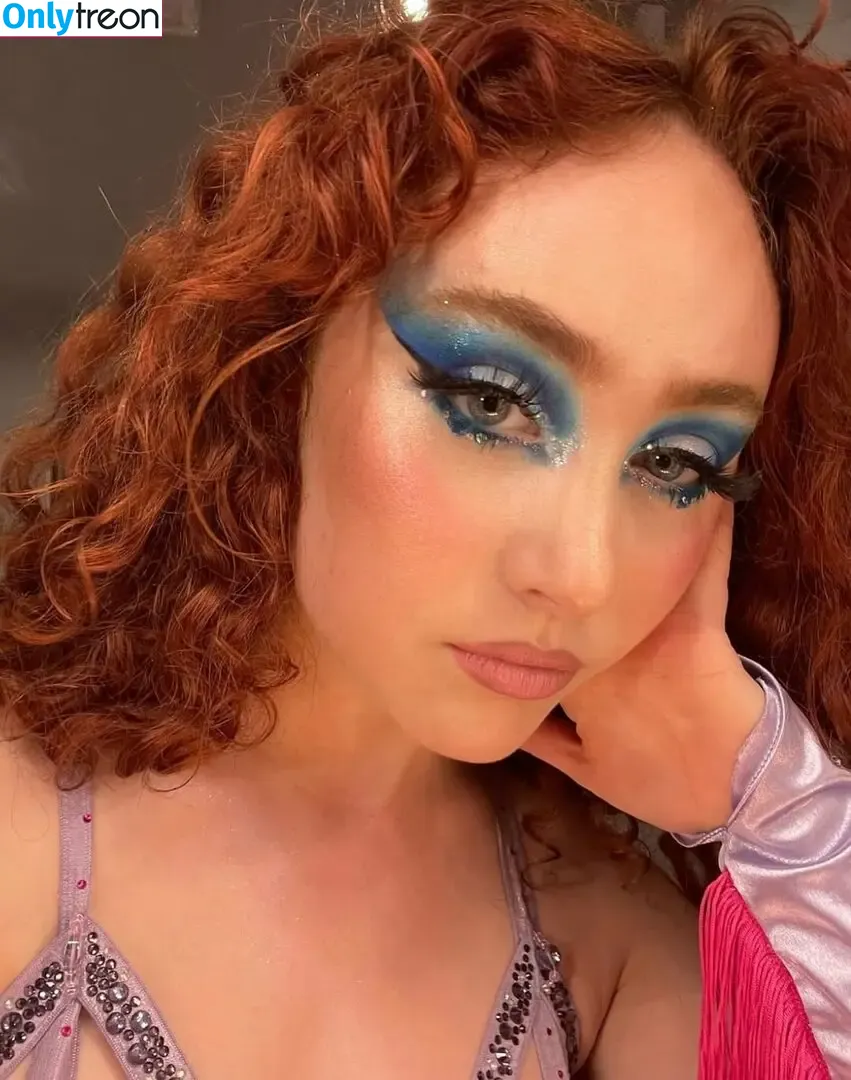 Chappell Roan nude photo #0613 (chappellroan / rosybeetles)