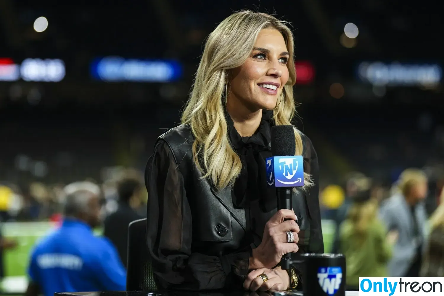Charissa Thompson nude photo #0103 (Sportscaster / charissajthompson)