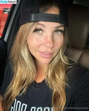 charleexxxrose / piercedpussy_char nude photo #0362
