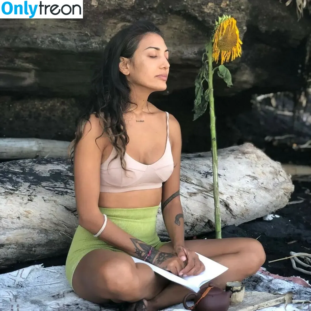 charlenaishani голая photo #0020 (charlenaishani)