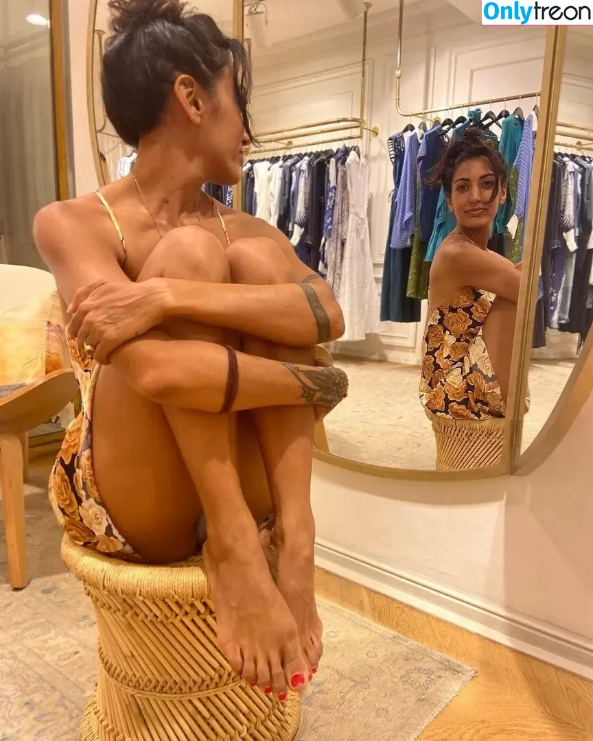 charlenaishani nude photo #0021 (charlenaishani)