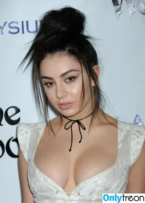 Charli XCX / charli_xcx / charlignarly фото голая #2547