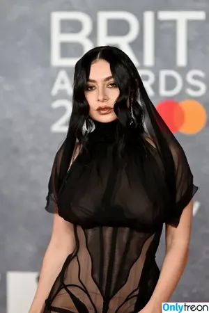 Charli XCX / charli_xcx / charlignarly nude photo #2984