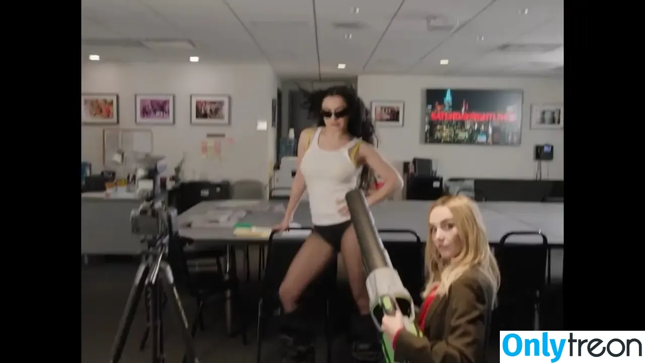Charli XCX голая photo #2466 (charli_xcx / charlignarly)