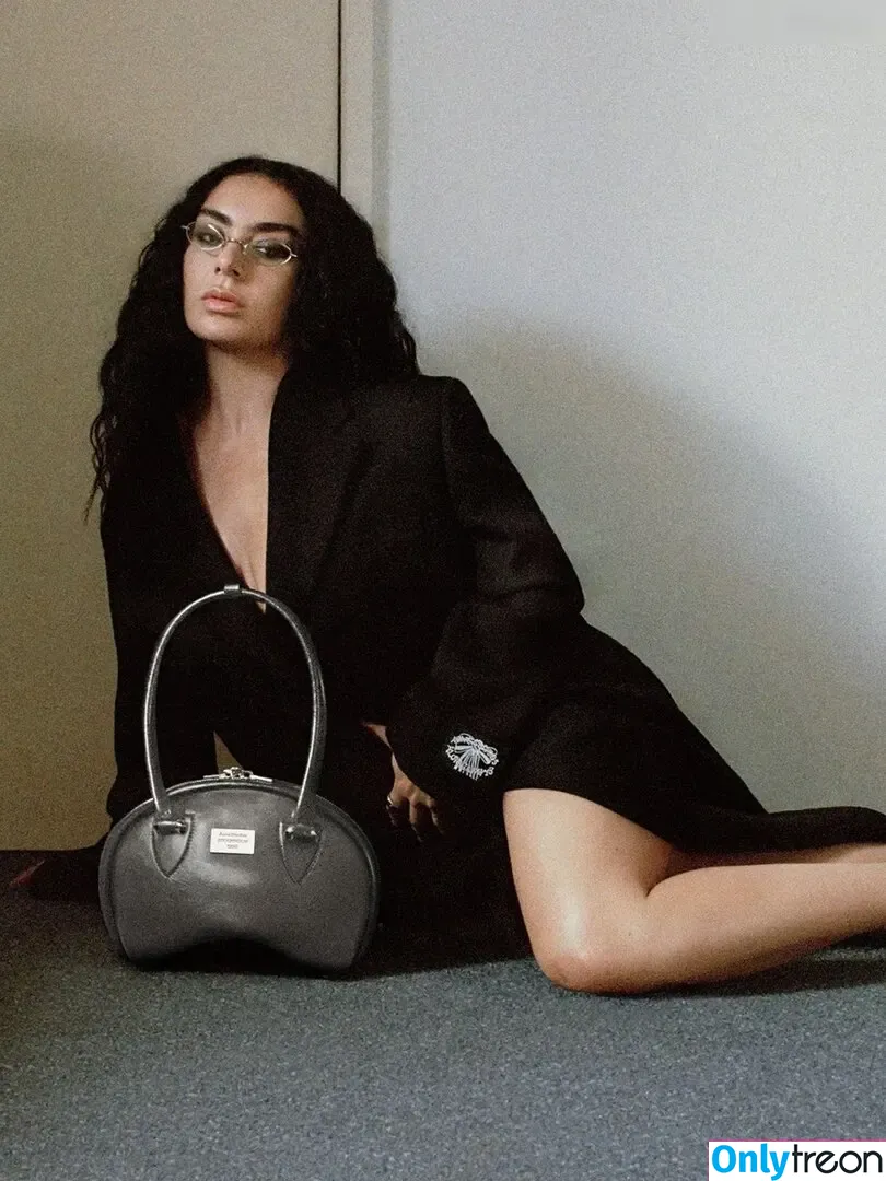 Charli XCX голая photo #2476 (charli_xcx / charlignarly)