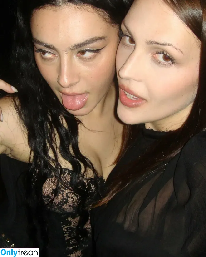 Charli XCX голая photo #2527 (charli_xcx / charlignarly)
