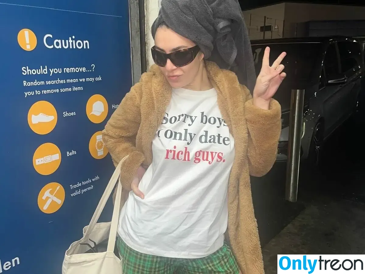 Charli XCX голая photo #2574 (charli_xcx / charlignarly)