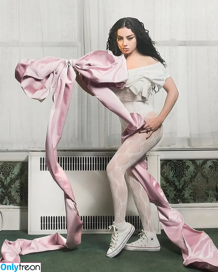Charli XCX голая photo #2580 (charli_xcx / charlignarly)