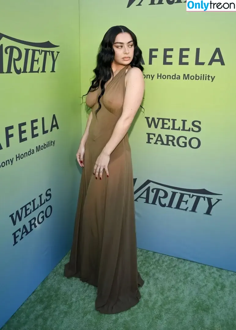 Charli XCX голая photo #2603 (charli_xcx / charlignarly)