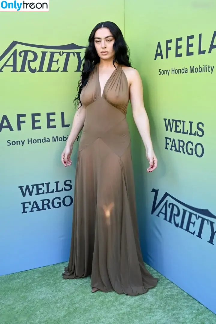 Charli XCX голая photo #2609 (charli_xcx / charlignarly)