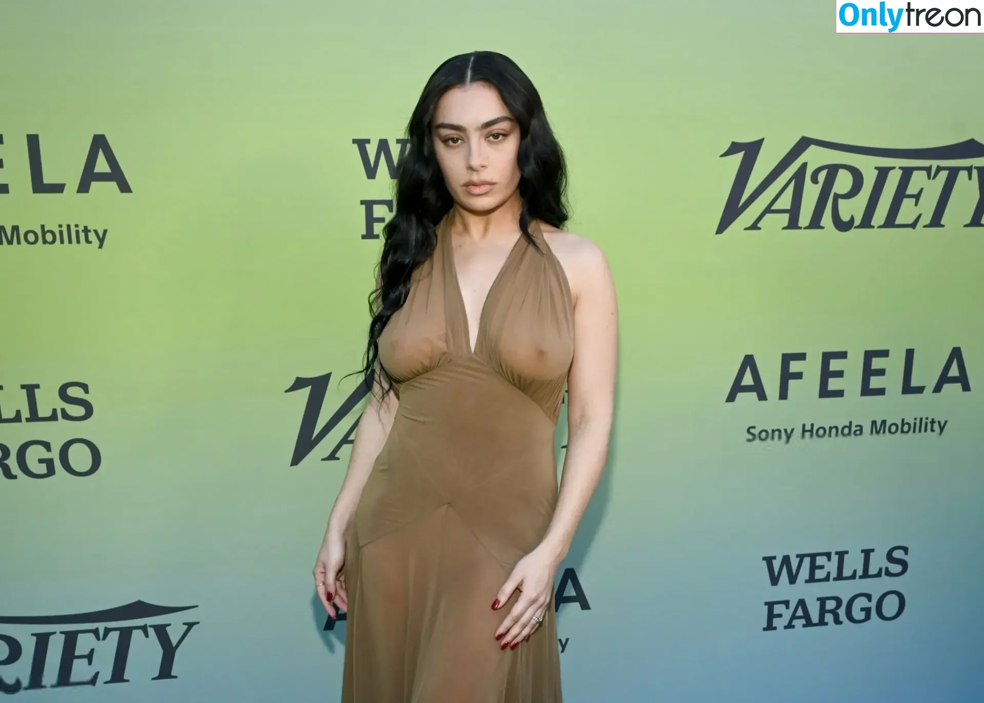 Charli XCX голая photo #2630 (charli_xcx / charlignarly)