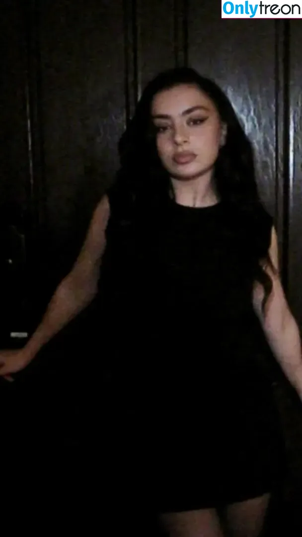 Charli XCX голая photo #2672 (charli_xcx / charlignarly)