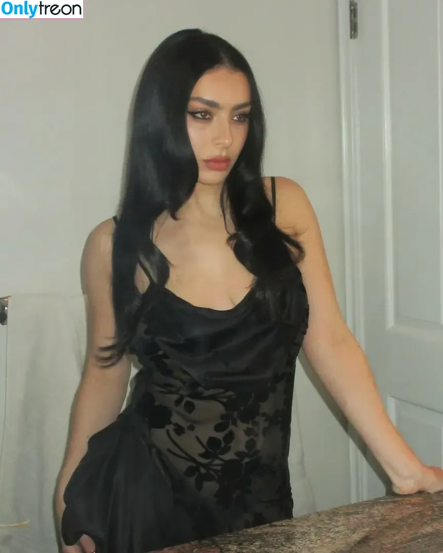 Charli XCX голая photo #2698 (charli_xcx / charlignarly)