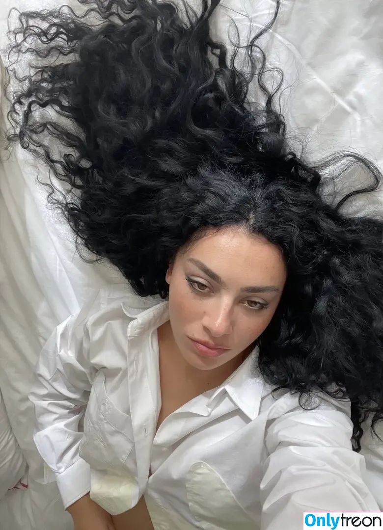 Charli XCX голая photo #2720 (charli_xcx / charlignarly)