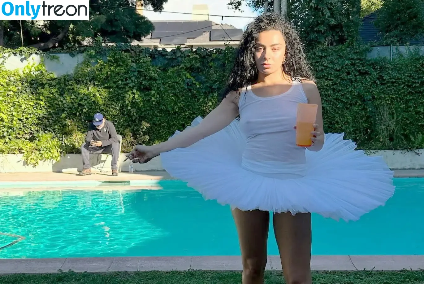 Charli XCX nude photo #2728 (charli_xcx / charlignarly)