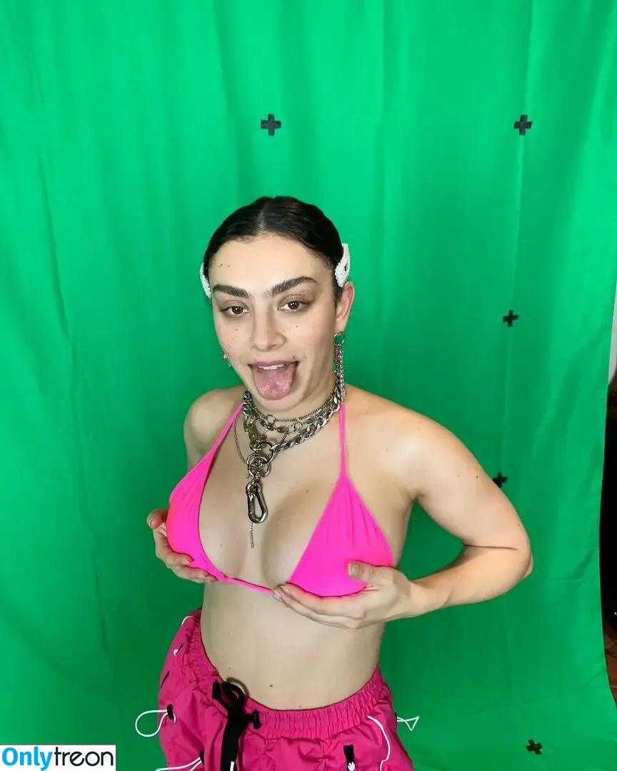 Charli XCX голая photo #2732 (charli_xcx / charlignarly)