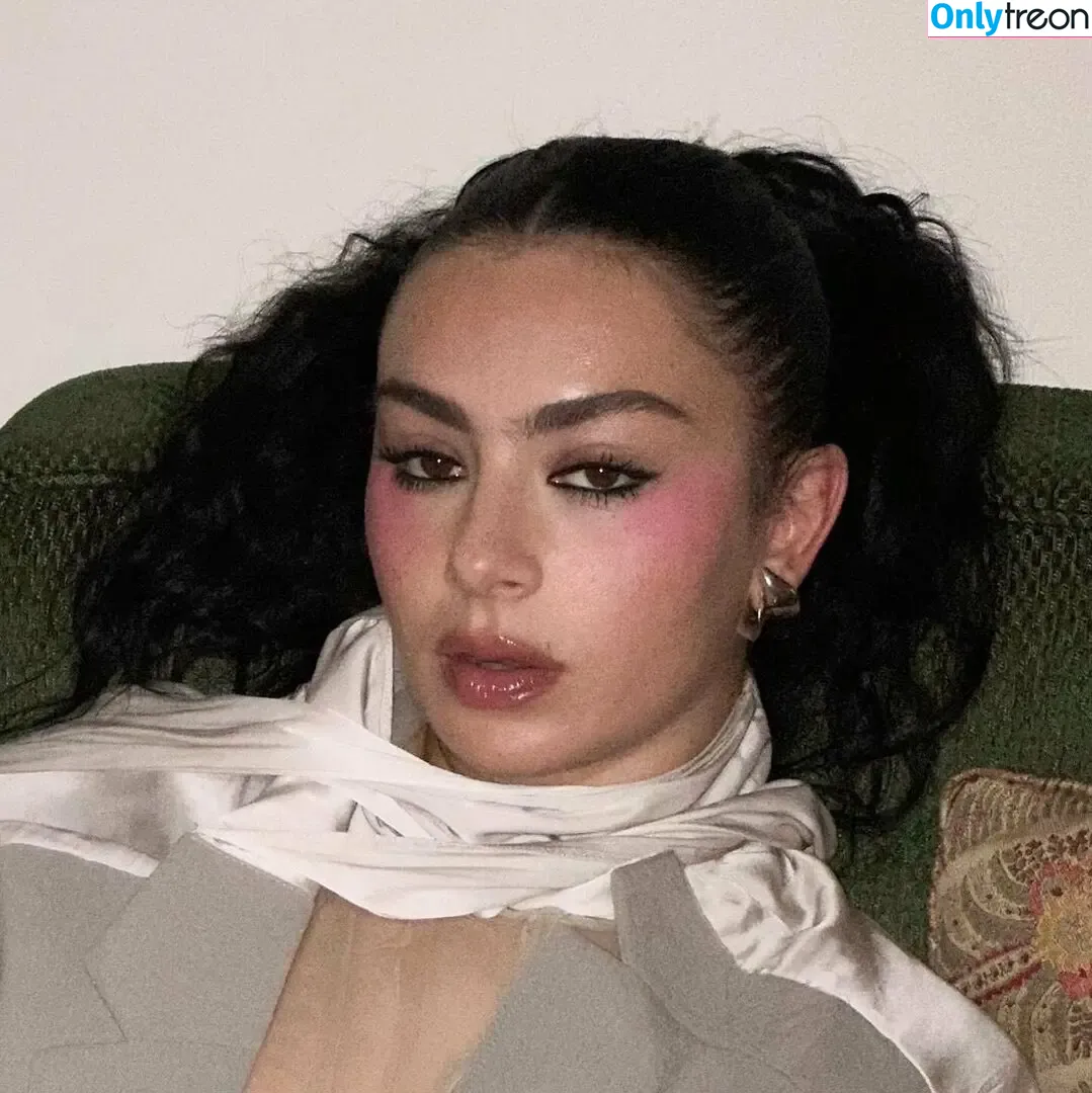 Charli XCX голая photo #2736 (charli_xcx / charlignarly)