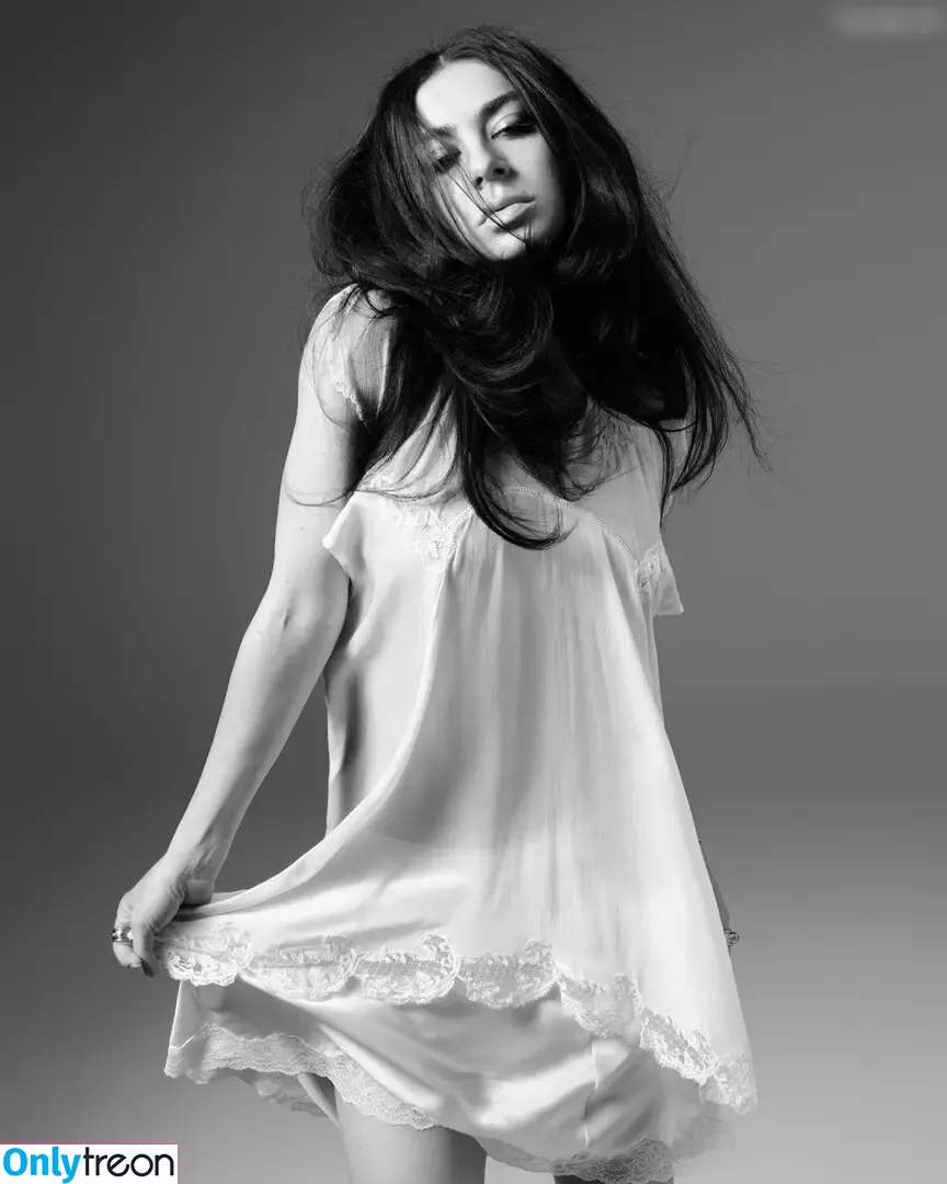 Charli XCX nude photo #2801 (charli_xcx / charlignarly)