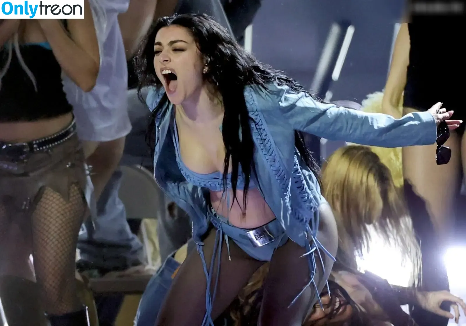 Charli XCX голая photo #2833 (charli_xcx / charlignarly)
