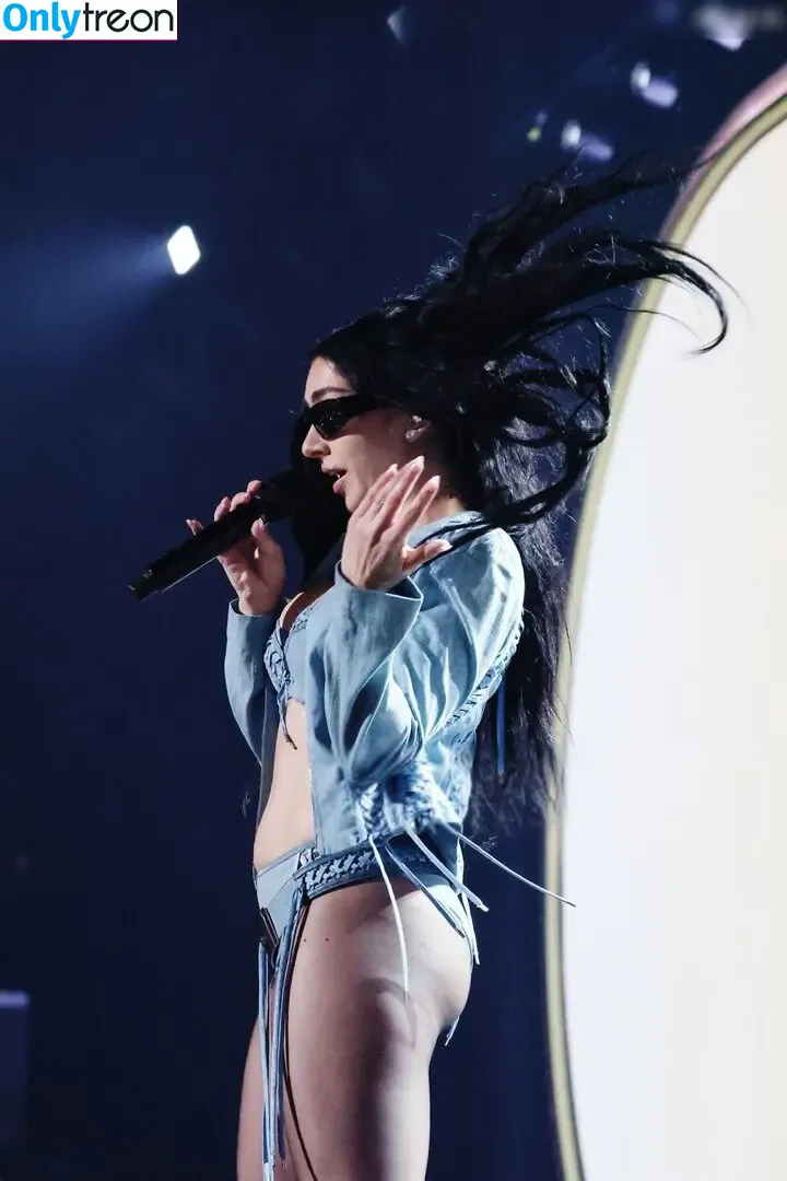 Charli XCX nude photo #2835 (charli_xcx / charlignarly)