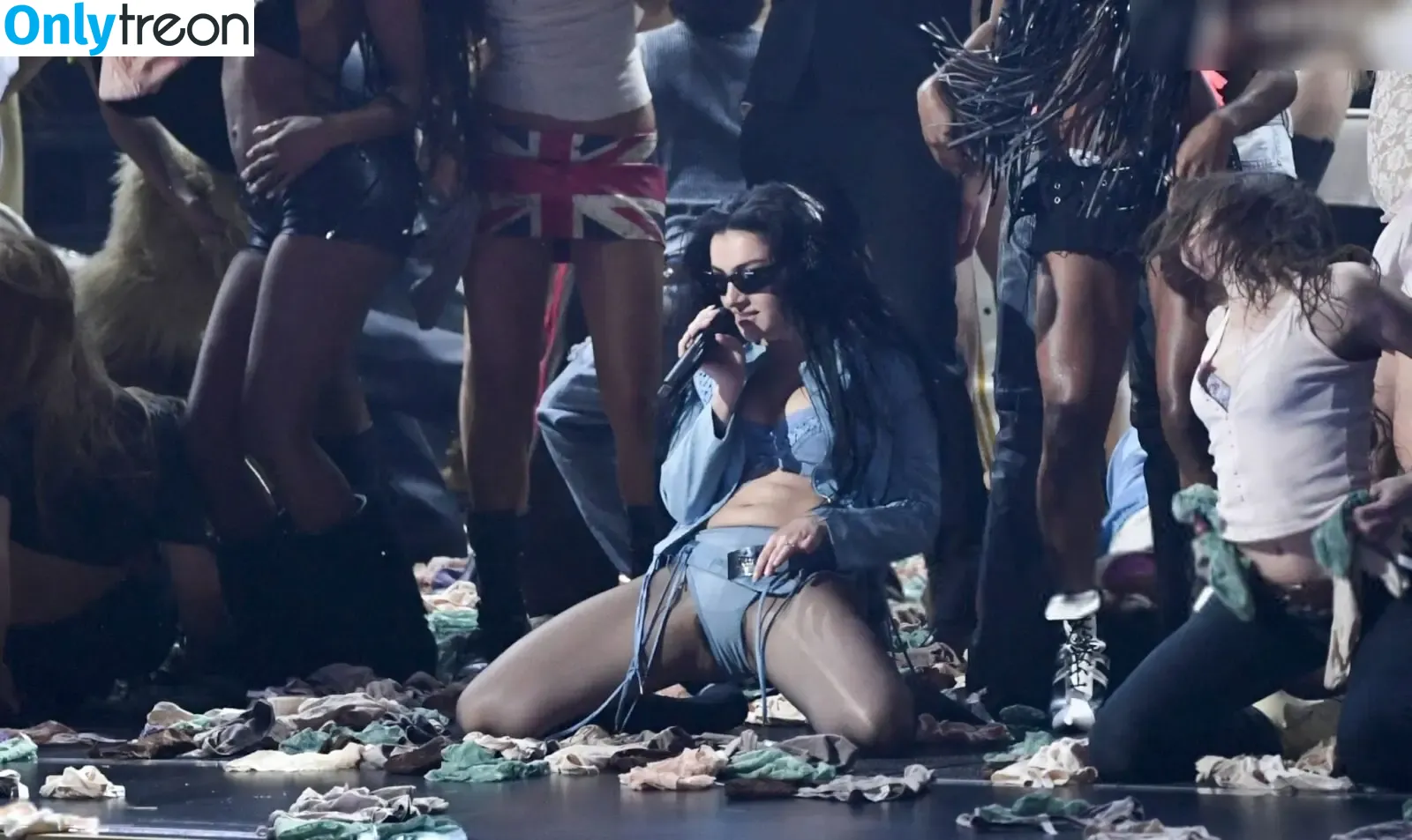 Charli XCX nude photo #2836 (charli_xcx / charlignarly)