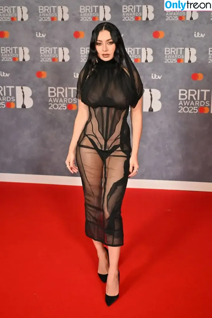 Charli XCX nude photo #2975 (charli_xcx / charlignarly)