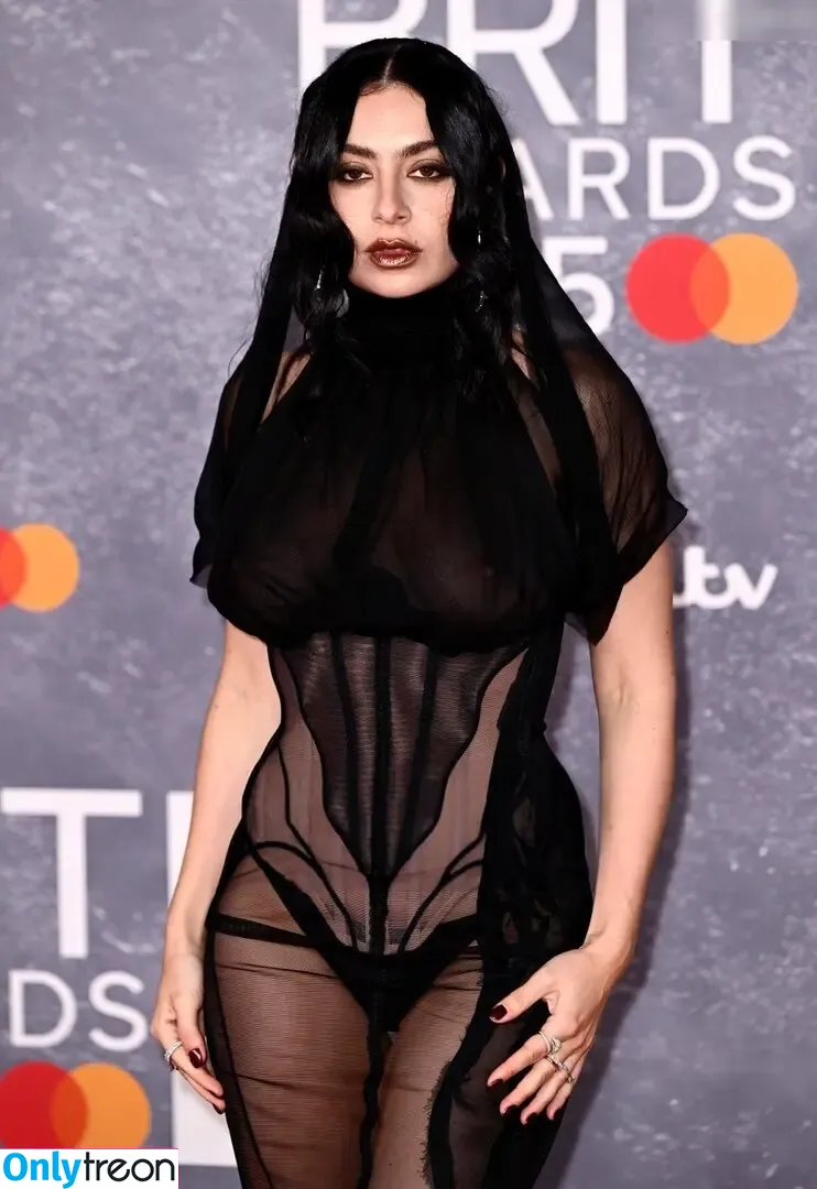 Charli XCX nude photo #2976 (charli_xcx / charlignarly)